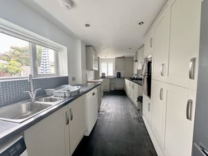 Kitchen - click for photo gallery